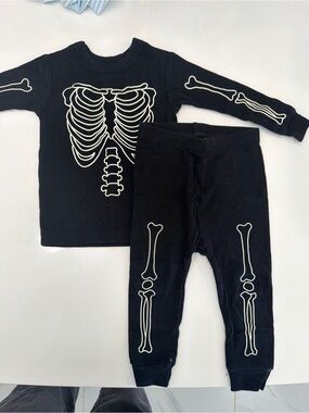 NWOT GAP Black Kids Skeleton Pajama Set